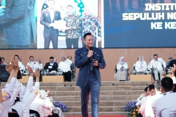 AHY Kobarkan Semangat Mahasiswa Baru ITS Wujudkan Indonesia Emas 2045