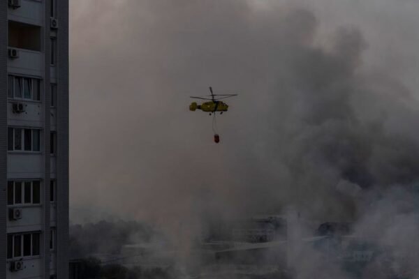 Berita Dunia dalam Rangkuman: Korban jiwa di Ukraina, ledakan helikopter bantuan Burkina Faso, Uganda didesak bebaskan pemimpin oposisi