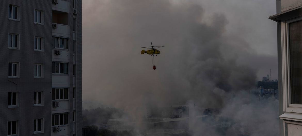 Berita Dunia dalam Rangkuman: Korban jiwa di Ukraina, ledakan helikopter bantuan Burkina Faso, Uganda didesak bebaskan pemimpin oposisi