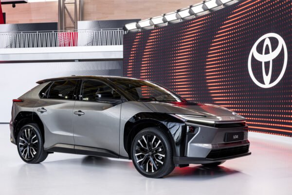 Toyota mengumumkan produksi bZ4X baru di Indonesia