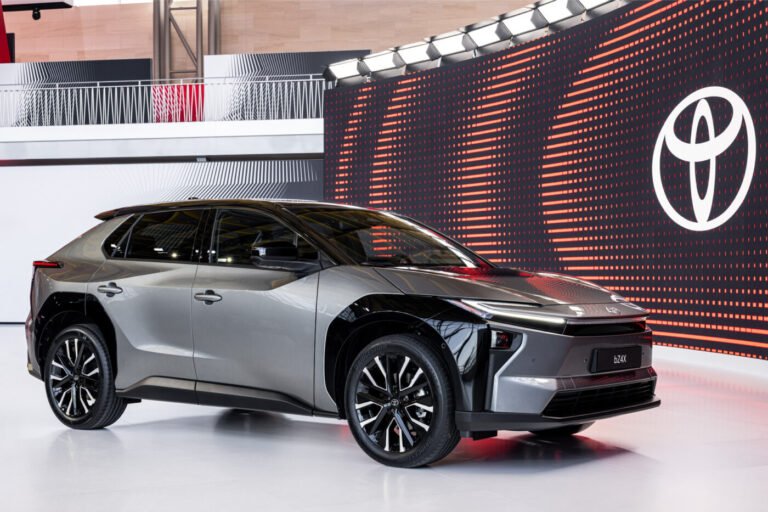 Toyota mengumumkan produksi bZ4X baru di Indonesia
