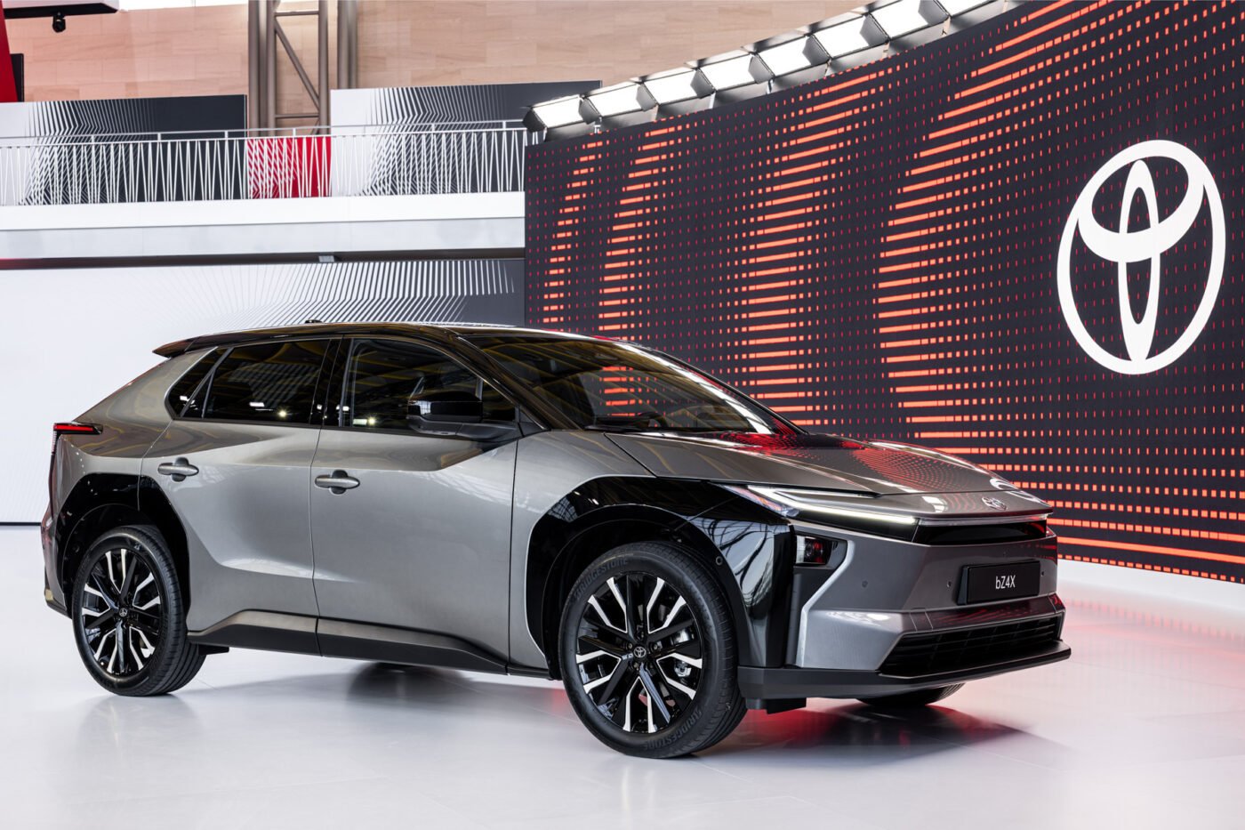 Toyota mengumumkan produksi bZ4X baru di Indonesia