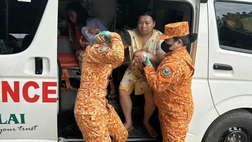 Ancaman tsunami berlalu di Filipina dan Indonesia setelah gempa kuat, kata badan peringatan