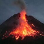 Gunung berapi Gunung Ruang di Indonesia meletus 5 kali berturut-turut: 10 berita terpopuler - penutupan bandara, peringatan tsunami dan banyak lagi