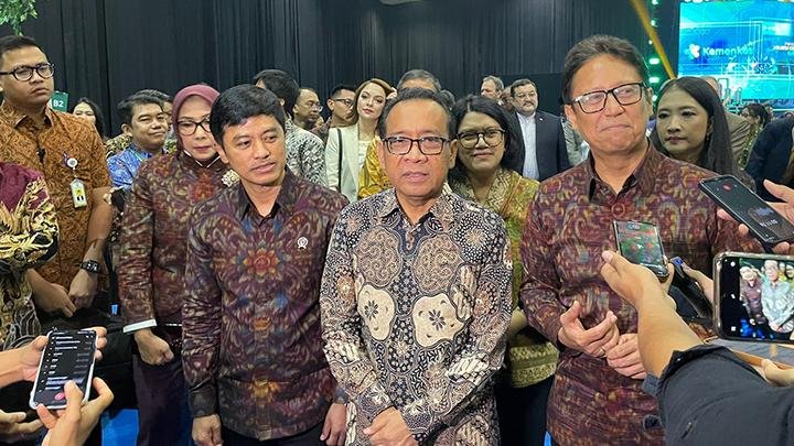 Menteri Kesehatan Indonesia Dorong Produksi Obat Dalam Negeri