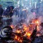 Meriam air membubarkan protes hukum militer Indonesia