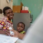 Berita Dunia Singkat: Anak-anak terdampak oleh kekurangan dana HIV, ancaman terhadap sistem peradilan Pakistan, dan diskriminasi terhadap minoritas.