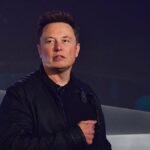 Elon Musk mengatakan dia bisa bekerja sama dengan Apple dan memperbaiki Siri, membuatnya menjadi sangat cerdas.