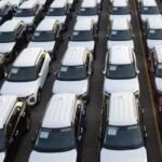 Industri otomotif Indonesia memperkirakan dampak minimal terhadap penjualan mobil akibat kenaikan pajak pertambahan nilai (PPN).