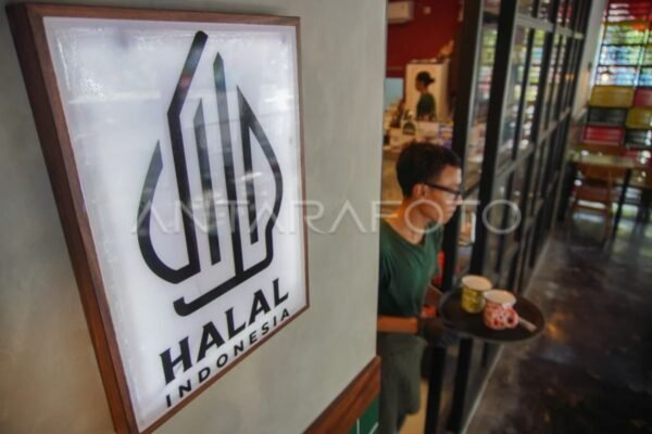 Sertifikasi halal wajib di Indonesia akan mencakup makanan dan kosmetik.