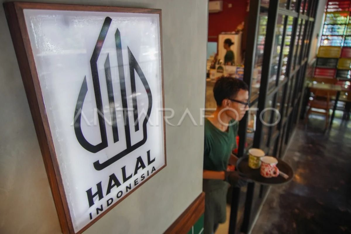 Sertifikasi halal wajib di Indonesia akan mencakup makanan dan kosmetik.