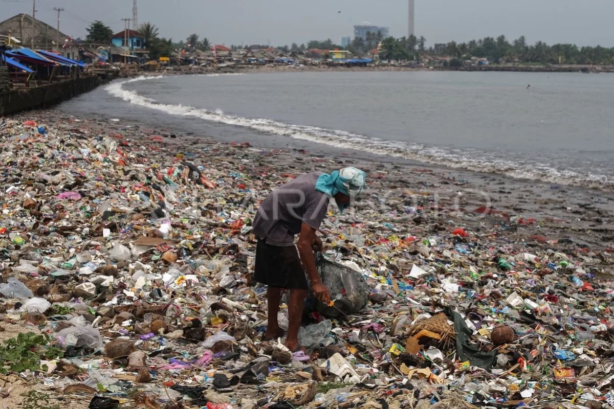 Indonesia menargetkan pengurangan limbah laut sebesar 50 persen pada tahun 2029.