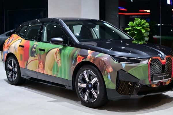 Ketika sebuah BMW menjadi karya masterpiece dalam pameran seni.