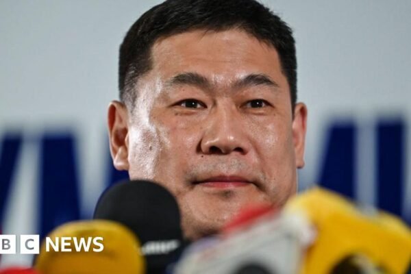 Perdana Menteri Mongolia mengundurkan diri di tengah protes terkait gaya hidup mewah putranya.