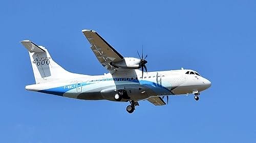 Pesawat yang membawa 11 orang hilang di atas Indonesia: Reruntuhan ditemukan, pencarian masih berlangsung.