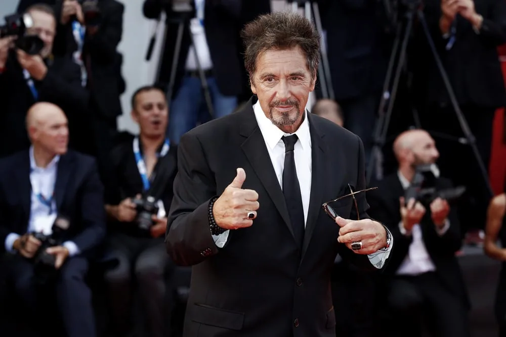 Al Pacino Kehilangan $50 Juta Akibat Akuntan Korup dan Gaya Hidup Mewah. Pembelian 23 Ponsel dan 16 Mobil Memaksanya Menerima Peran yang Tidak Disukainya di Usia 70 Tahun
