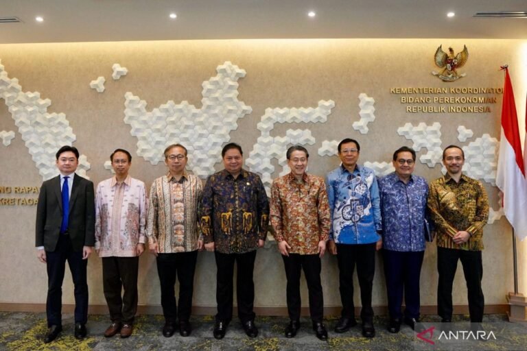 Indonesia mempercepat transisi energi dan ekonomi hijau melalui Kemitraan AZEC.