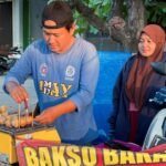 Menurunnya kelas menengah Indonesia diperkirakan akan meredupkan prospek ekonomi.