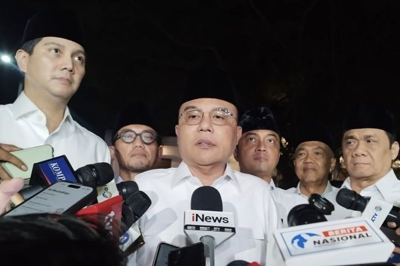 Prabowo mengundang mantan Presiden Republik Indonesia ke Istana, Dasco: Membahas situasi geopolitik saat ini.
