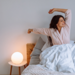 Selama dua tahun, saya bangun pukul 5 pagi setiap hari dengan harapan hal itu akan membuat saya lebih disiplin—namun yang sebenarnya terjadi adalah hal itu mengajarkan saya bahwa produktivitas bukanlah suatu kebajikan dan istirahat bukanlah suatu kelemahan