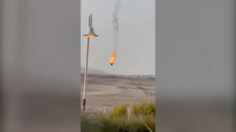 Tonton: Rekaman video memperlihatkan drone Iran yang terbakar saat mendarat darurat di Kuwait