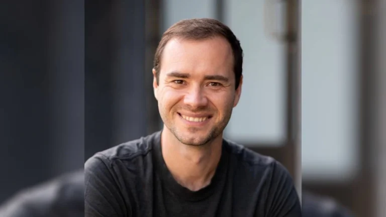 Andrej Karpathy mengatakan bahwa kecerdasan buatan (AI) itu seperti teknologi alien yang tidak dilengkapi panduan penggunaan; para insinyur harus cepat beradaptasi