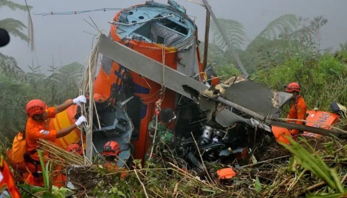 Delapan orang tewas dalam kecelakaan helikopter di Kalimantan Barat, Indonesia