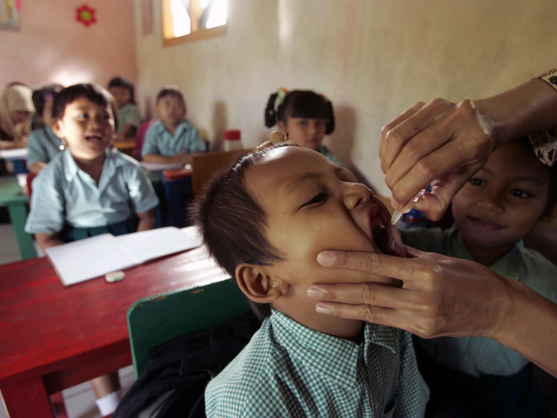 Guncangan akibat COVID-19 mengganggu program vaksinasi rutin di Indonesia