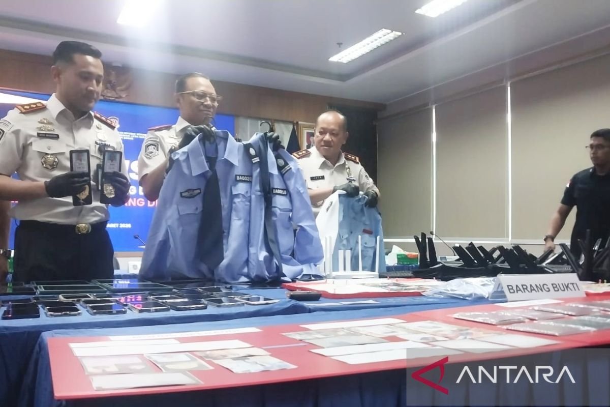 Indonesia mendeportasi 13 warga Jepang terkait penipuan daring