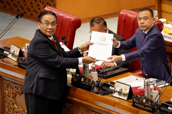 Indonesia mengesahkan Kitab Undang-Undang Hukum Pidana baru, yang melarang hubungan seksual di luar nikah