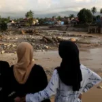 Indonesia sedang mencari ratusan orang yang hilang akibat banjir mematikan