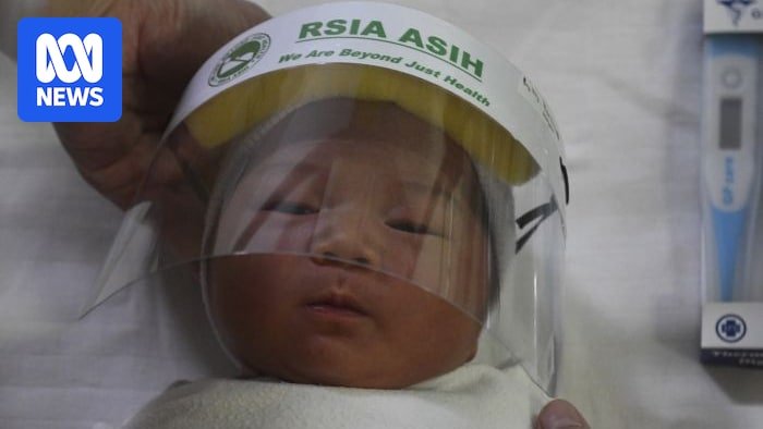 Indonesia tengah berjuang mengatasi tingginya angka kasus COVID-19 di kalangan anak-anak, sementara para ahli kesehatan mendesak masyarakat untuk melindungi anak-anak mereka