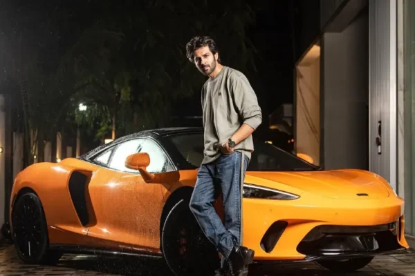 Koleksi mobil dan motor mewah Kartik Aaryan