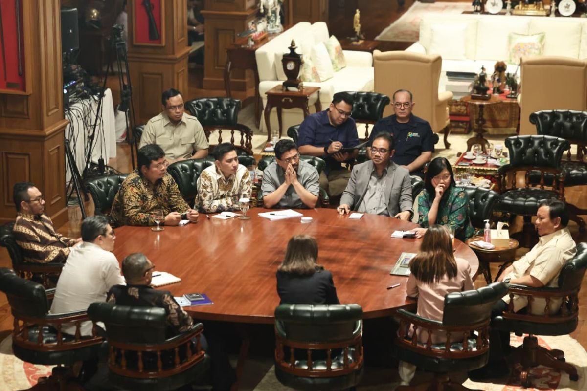 Presiden menyatakan bahwa perekonomian Indonesia tetap stabil meskipun terjadi demonstrasi dan kerusuhan