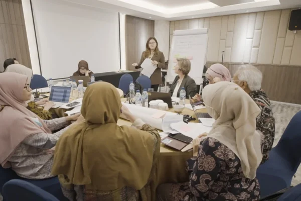 WHO dan para mitranya mendukung Indonesia dalam menyusun rencana inovatif di sektor kesehatan manusia untuk menangani resistensi antimikroba (AMR) berdasarkan pedoman terbaru WHO