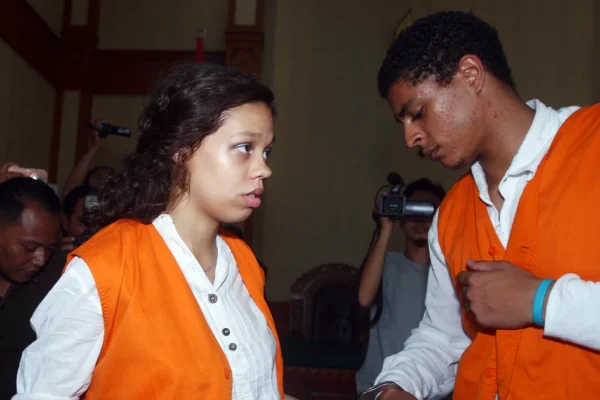 Warga Amerika yang menjalani hukuman penjara selama 11 tahun atas kasus "pembunuhan koper" yang terkenal di Bali telah dibebaskan dan dideportasi oleh Indonesia