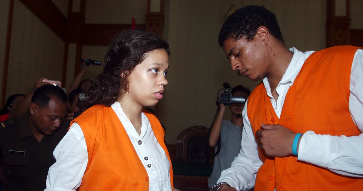 Warga Amerika yang menjalani hukuman penjara selama 11 tahun atas kasus "pembunuhan koper" yang terkenal di Bali telah dibebaskan dan dideportasi oleh Indonesia