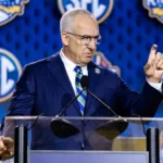 Berita Terkini di Luar Musim Sepak Bola Universitas: Bek Sayap (CB) Bintang 5 asal Texas, John Meredith III, Mengubah Kategori