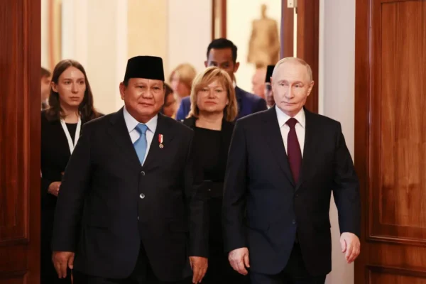 Putin menyoroti hubungan ekonomi dalam pembicaraan dengan Prabowo dari Indonesia, sekaligus menegaskan semakin eratnya hubungan antara kedua negara