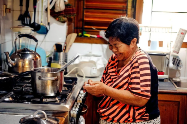 Bukan sekadar pembantu yang tinggal di rumah: Undang-undang baru Indonesia mengubah cara para pekerja rumah tangga memandang peran mereka