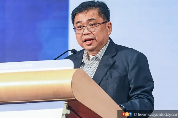 Pegawai negeri diminta untuk mengadopsi kecerdasan buatan (AI) atau berisiko kehilangan pekerjaan