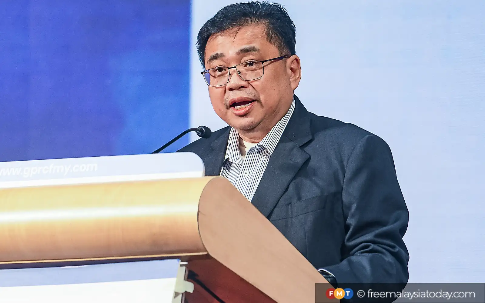 Pegawai negeri diminta untuk mengadopsi kecerdasan buatan (AI) atau berisiko kehilangan pekerjaan