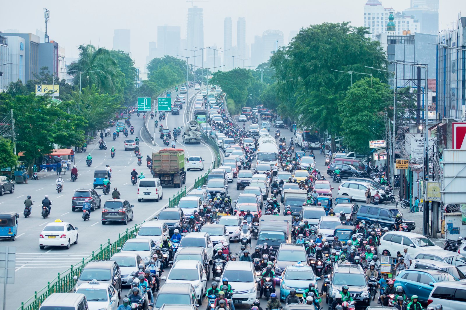 Penjualan mobil di Indonesia melonjak 55% pada bulan April