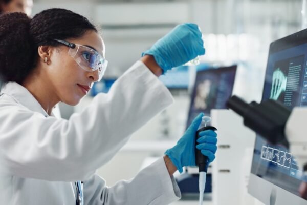 Perempuan mencakup 53% dari jajaran tenaga kerja di bidang sains dan teknologi